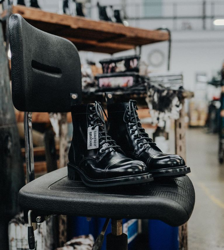 Service Boot 3 in Black.